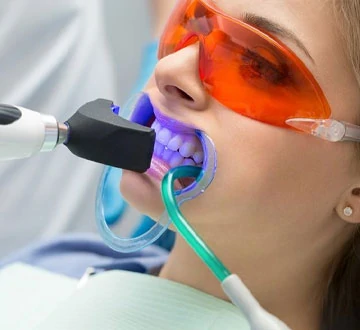 Clareamento Dental: Um Sorriso Mais Brilhante e Confidente